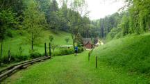 Blick auf die Wanderstrecke entlang des Eselsteiggrabenbachs 